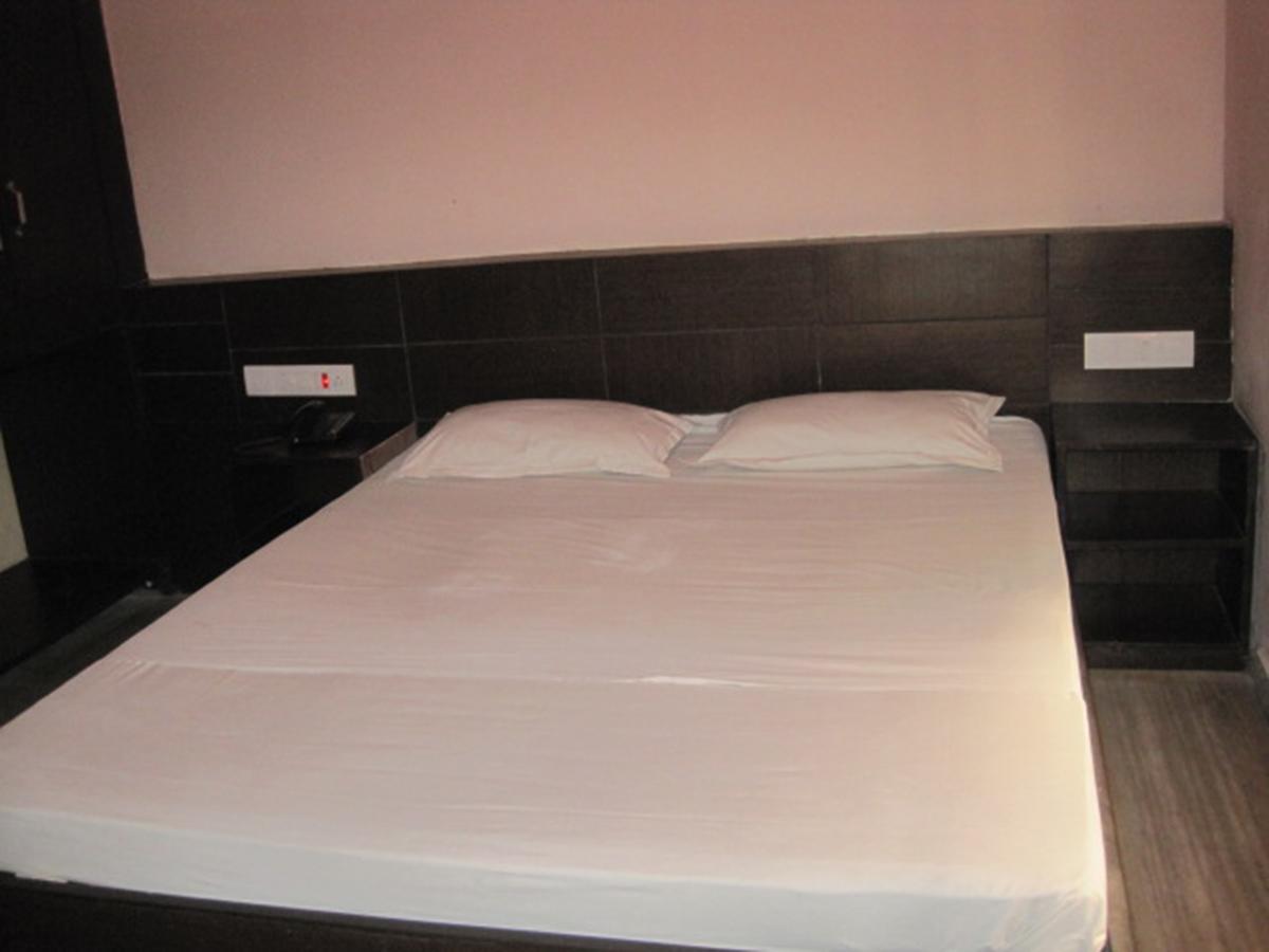 Hotel Arya Palace Пури Экстерьер фото