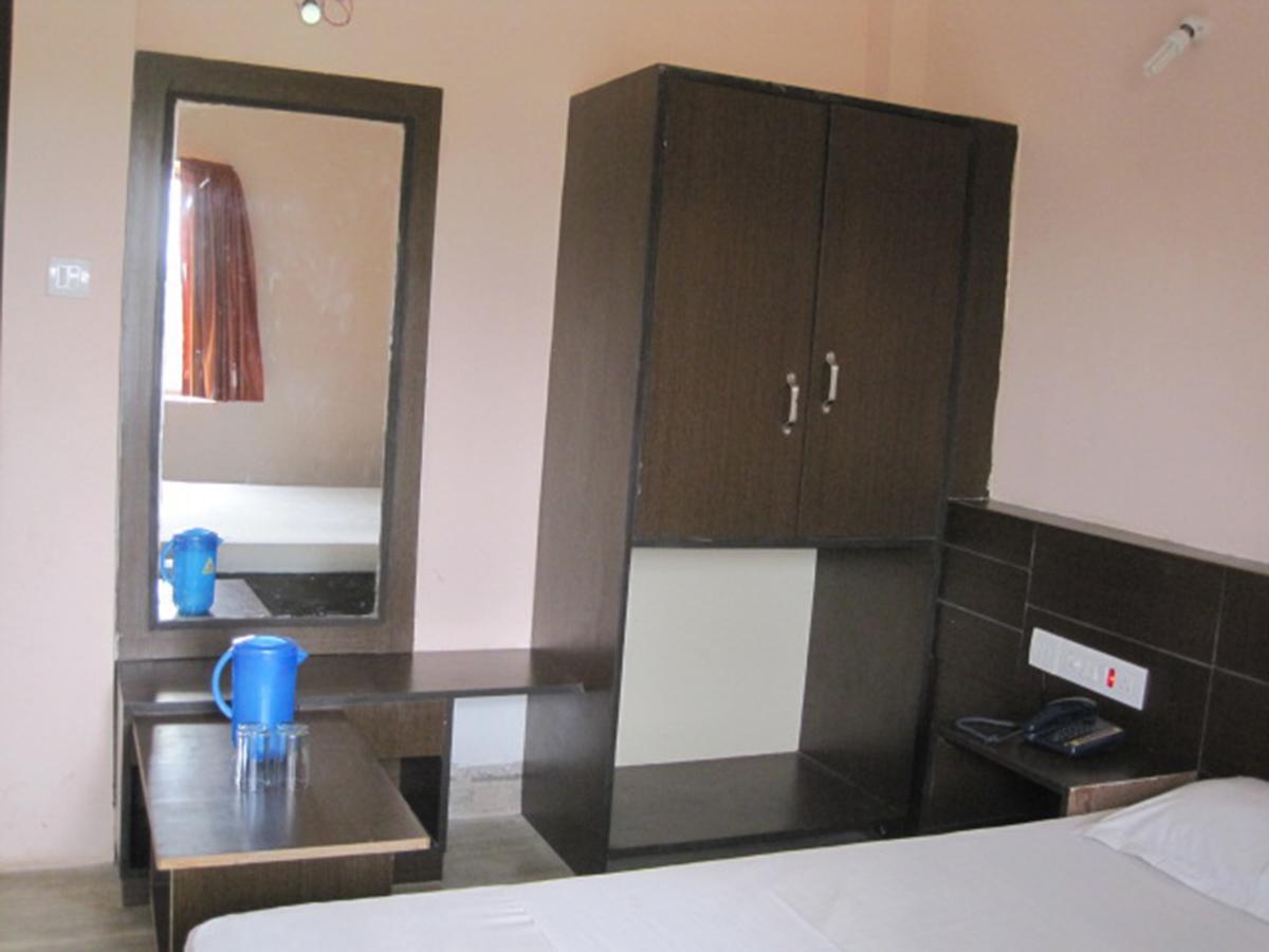 Hotel Arya Palace Пури Экстерьер фото